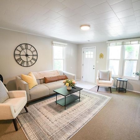 Adorable And Cozy Bungalow Great Falls Exterior photo